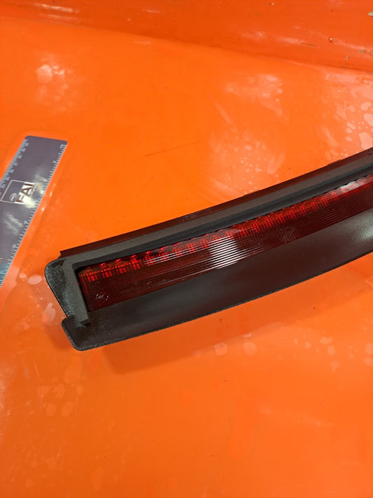 ✅2018-2025 TESLA MODEL 3 REAR THIRD BRAKE LIGHT 1615202-00-A + WARRANTY A241 - Image 2