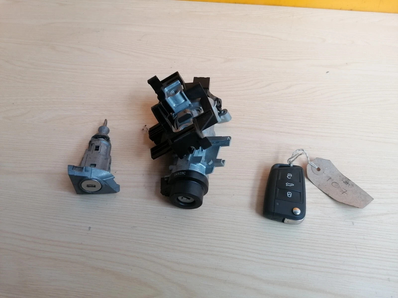✅VW T-Cross 1.0 Petrol 2020 Ignition Lock Switch Barrel With Key 2016DJ3959 A010 - Image 1