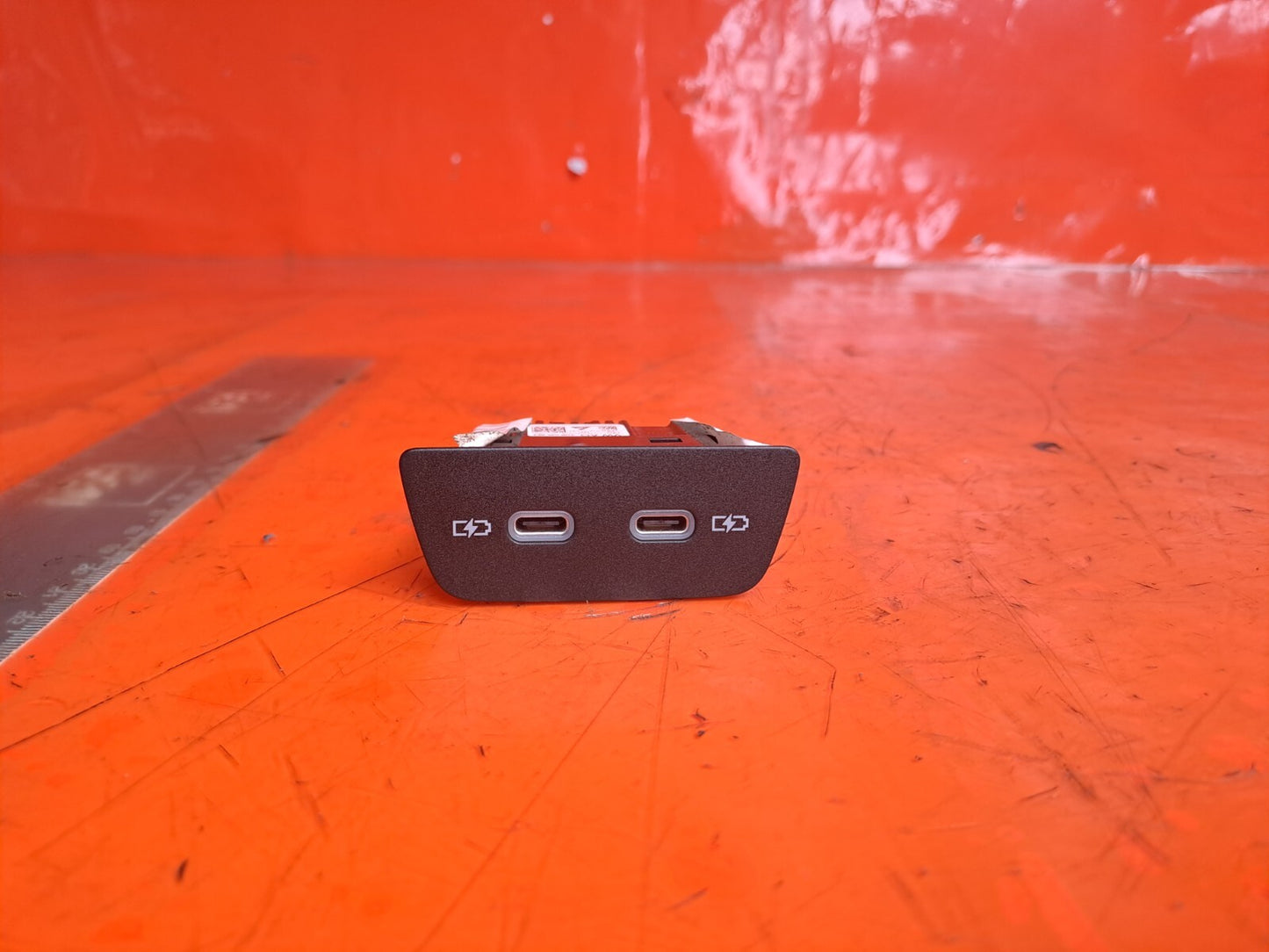 ✅Cupra Born V2 Ev 2023 REAR CENTRE CONSOLE USB SOCKETS 2G6035954 Warranty A209 - Image 1