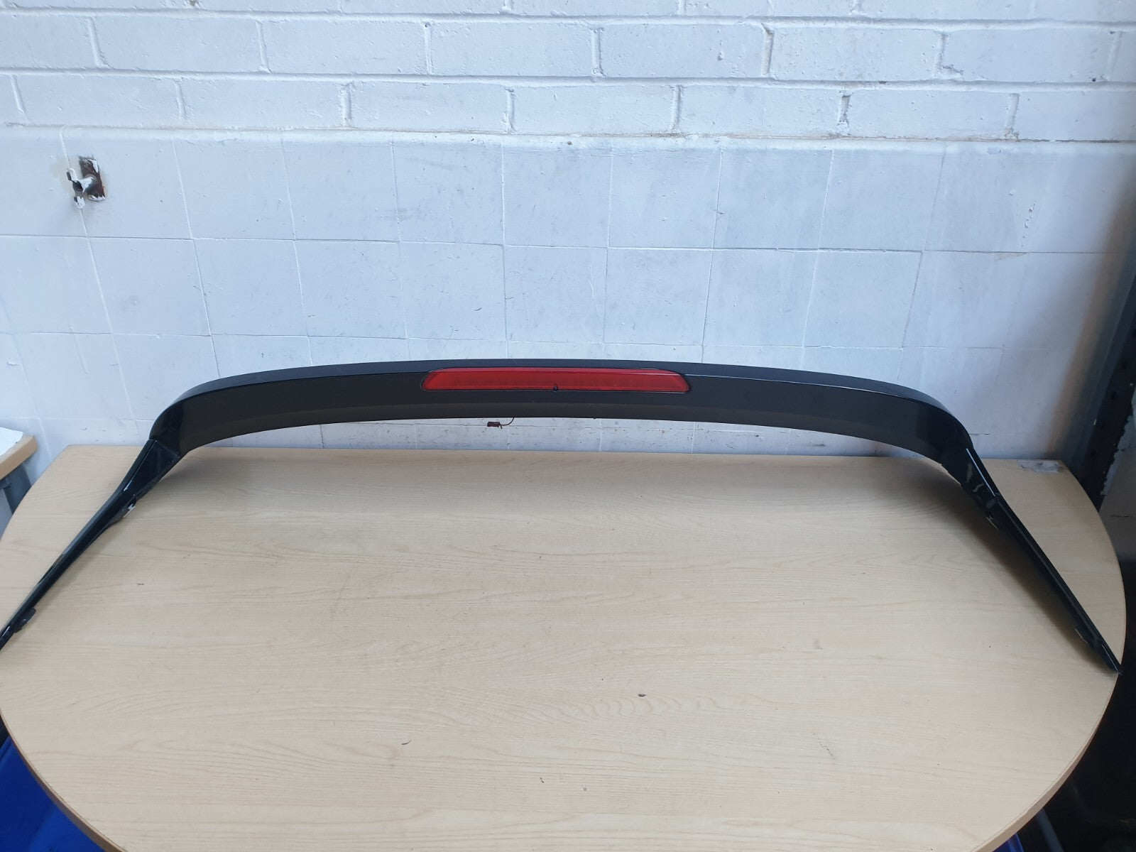 BMW F46 216D 1.5 DIESEL 2018 SPOILER REAR TAILGATE 7349464 - Image 2