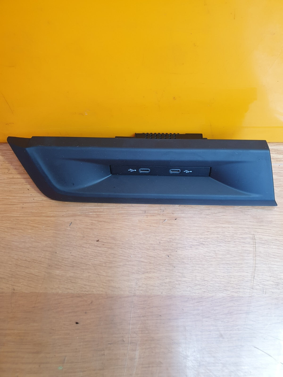 ✅2021 VW GOLF MK8 1.5TSI TWIN USB SOCKET PORT OUTLET 5NA035736 + WARRANTY A170 - Image 1