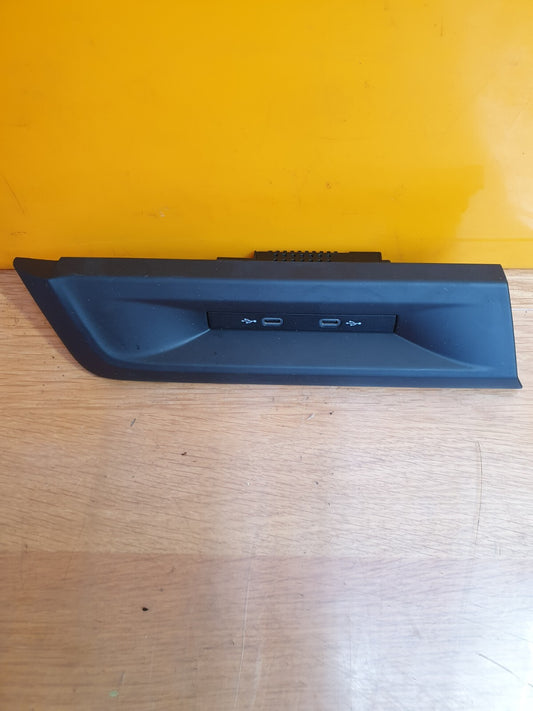 ✅2021 VW GOLF MK8 1.5TSI TWIN USB SOCKET PORT OUTLET 5NA035736 + WARRANTY A170 - Image 1
