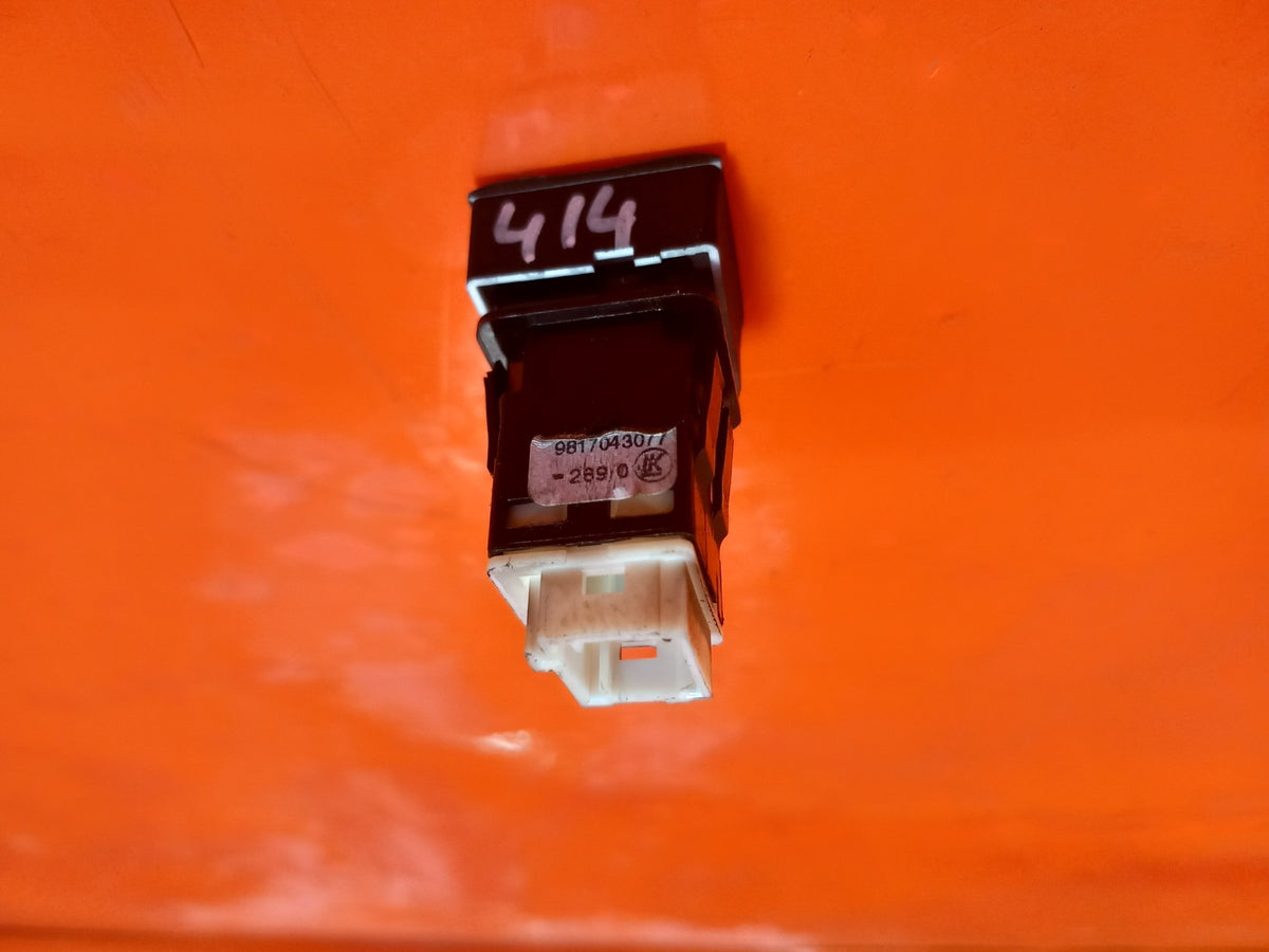 Vauxhall Combo MK4 1.5 Diesel 2020 Hazard Light Switch Button 9817043077 A414 - Image 9