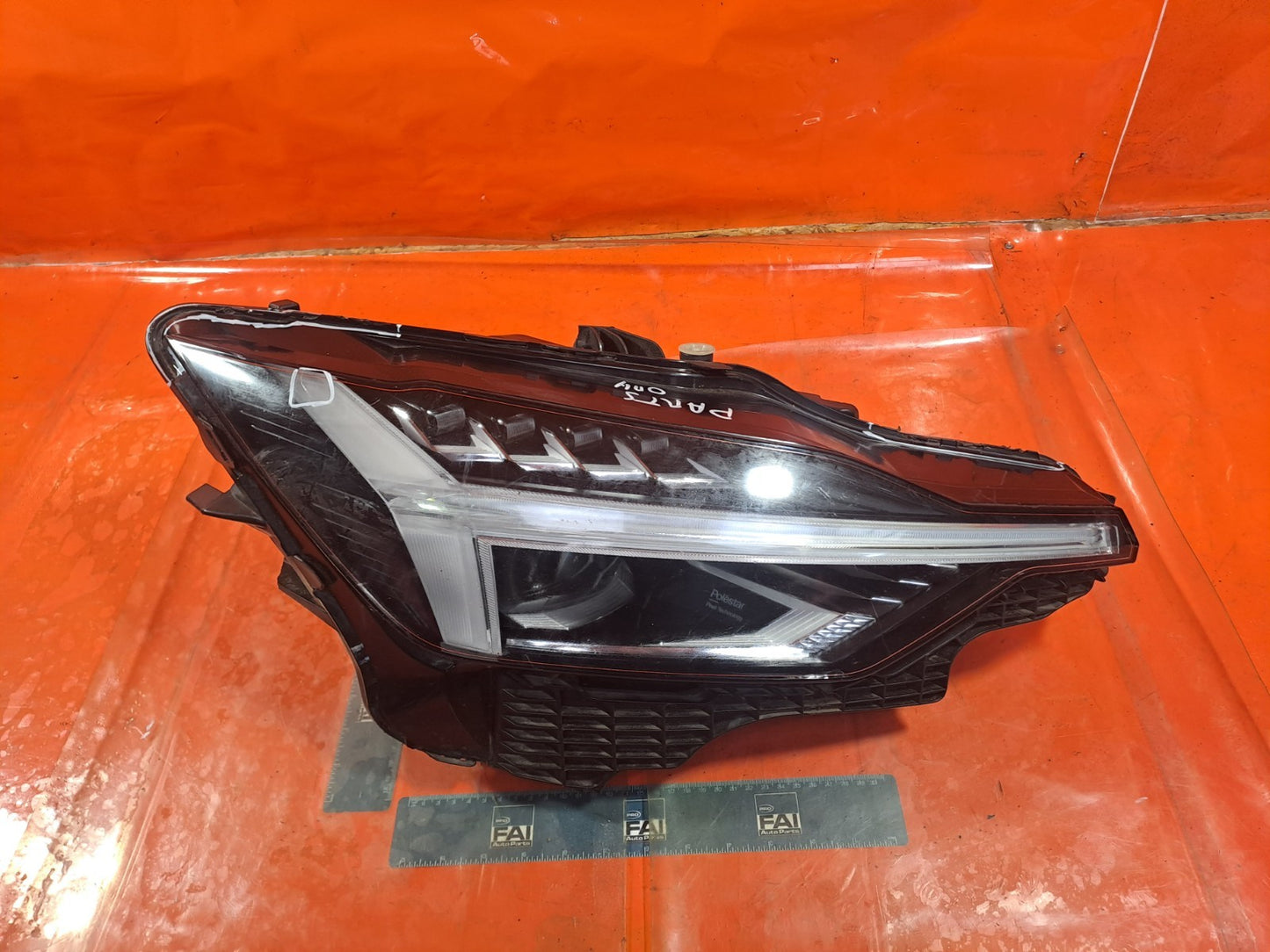 ✅2023 POLESTAR 2 LONG RANGE FRONT RIGHT HEADLIGHT parts only P32392334 A312 - Image 1