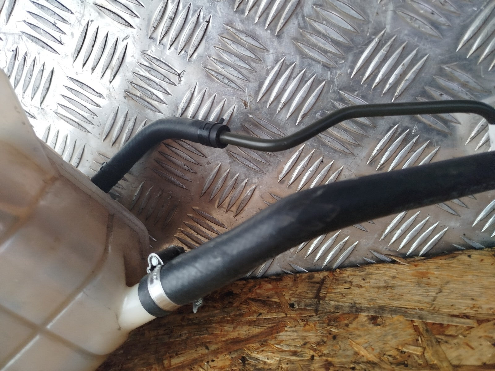 ✅SSANGYONG TIVOLI Elx 1.6 DIESEL 2016 COOLANT EXPANSION BOTTLE TANK Warranty - Image 8