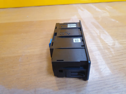 ✅2014 MERCEDES C CLASS W205 2.1D USB SD CARD PORT A2058200126 + WARRANTY A084 - Image 6