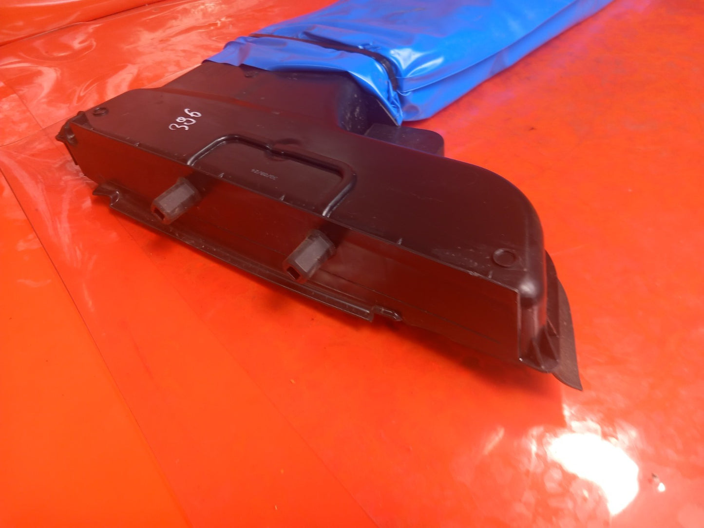 2025 Land Rover Defender L663 Left Air Intake Duct L8B2-9H707-AD Warranty A396 - Image 2