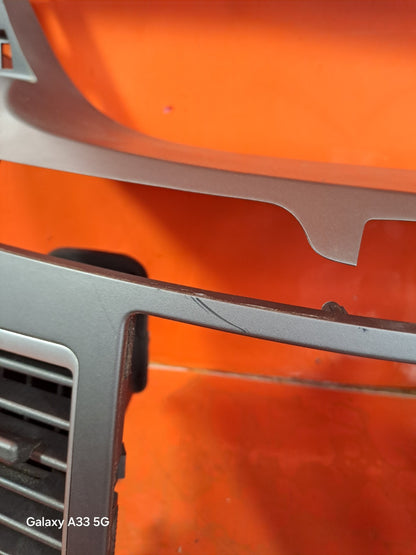 ✅SSANGYONG RODIUS TURISMO 2017 CENTRE DASHBOARD SURROUND TRIM COVER PANEL A286 - Image 9