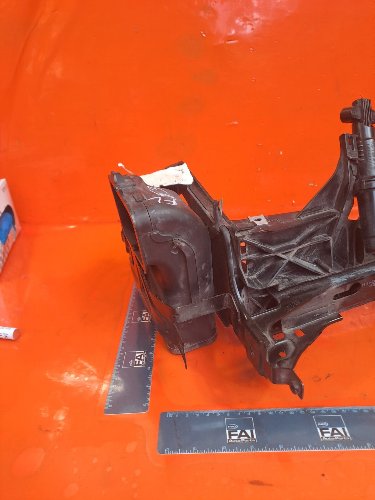 ✅2014 BMW 5 SERIES F11 4.4P FRONT LEFT HEADLIGHT BRACKET & BONNET LOCK 7200793 - Image 11