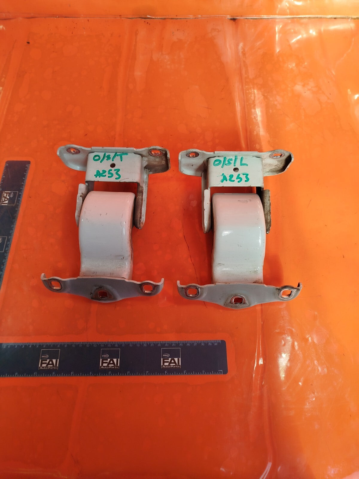 ✅2016 FIAT TALENTO 1.6D PAIR REAR RIGHT DOOR HINGE TOP & BOTTOM + WARRANTY A253 - Image 1