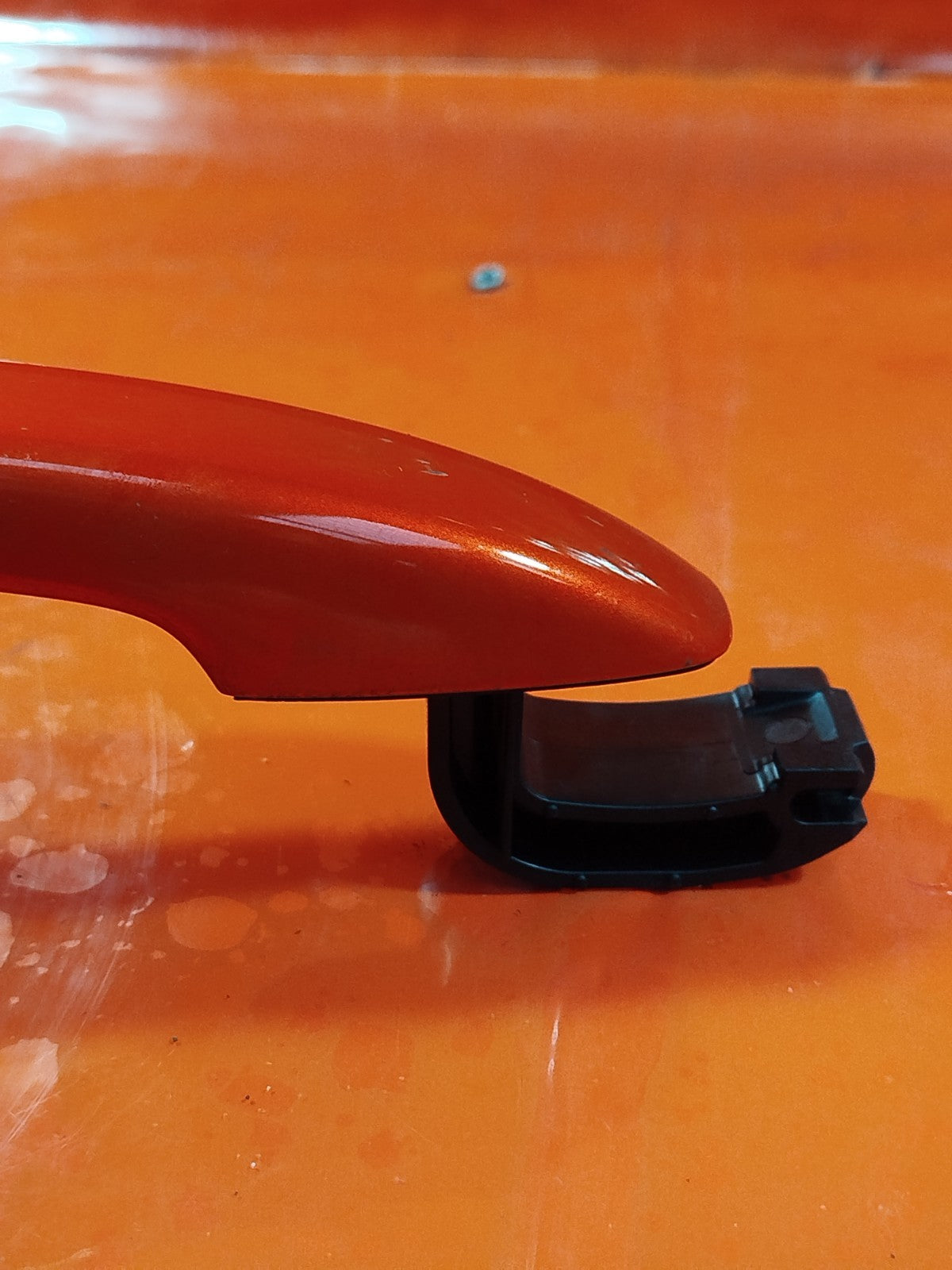 ✅RENAULT CLIO V 1.6 PETROL 2025 FRONT EXTERIOR DOOR HANDLE ORANGE Warranty A331 - Image 5