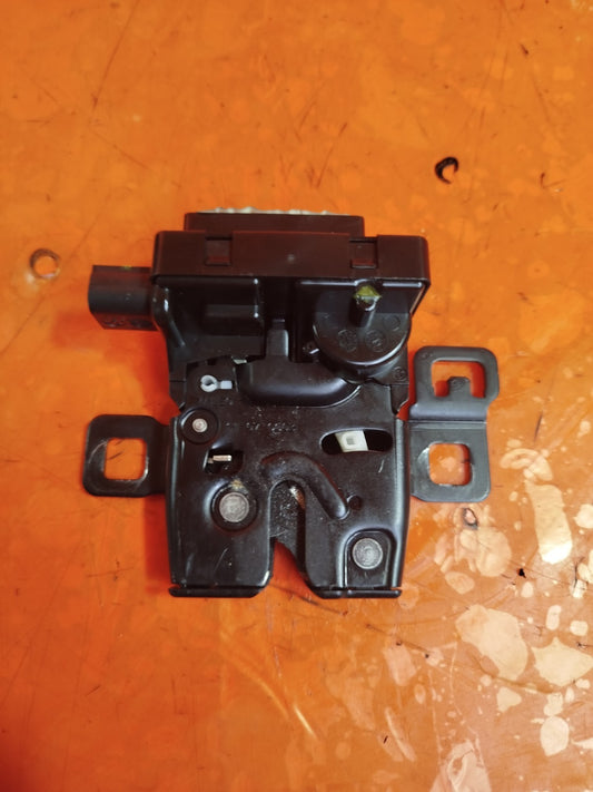 ✅LAND ROVER RANGE ROVER L320 2.7 DIESEL 2007 TAILGATE BOOT LID WINDOW LOCK A284 - Image 1