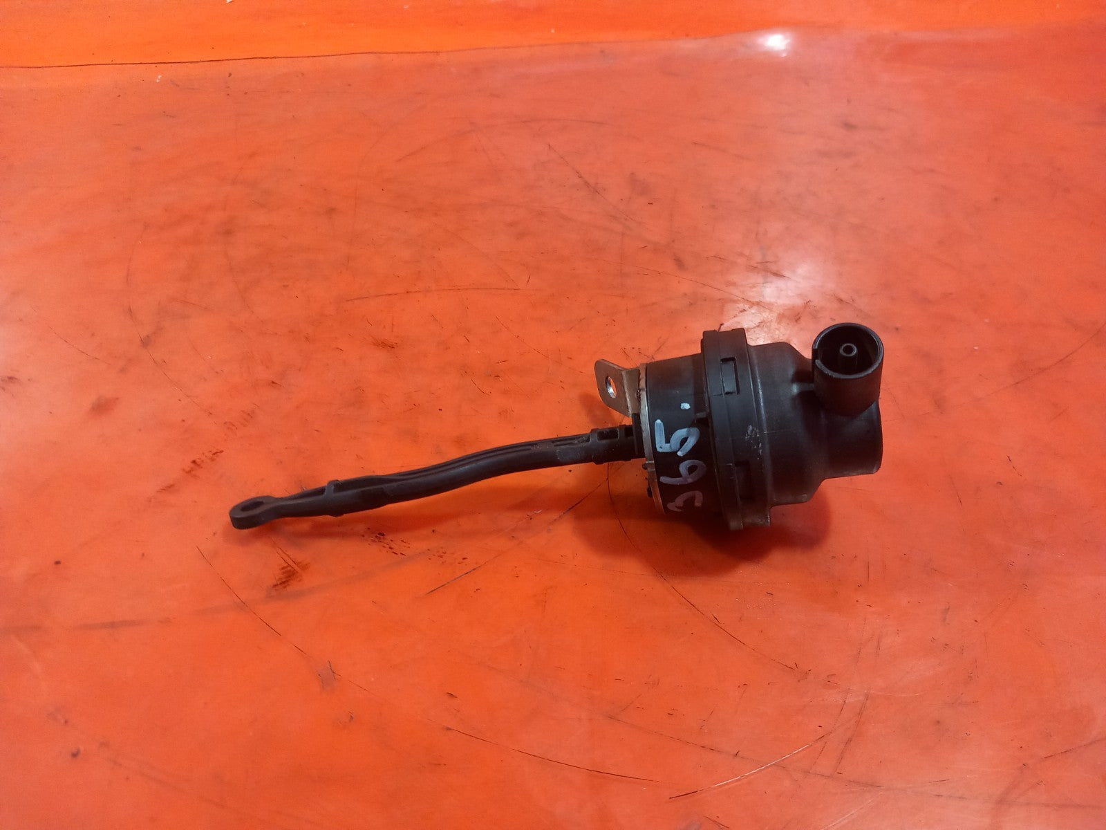 ebay-src:https://i.ebayimg.com/00/s/mtiwmfgxnjaw/z/u9caaesww99qkttd/$_57.jpg