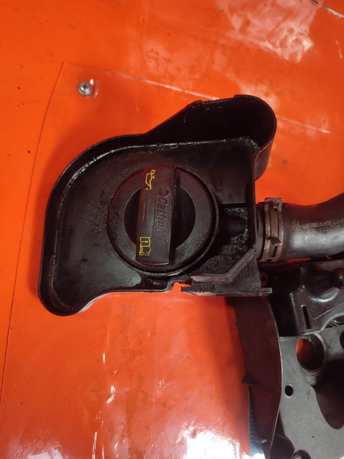 ✅Volkswagen Crafter CR35 2015 2.0 Diesel Oil Filler Pipe Neck 03L115310 A275 - Image 5