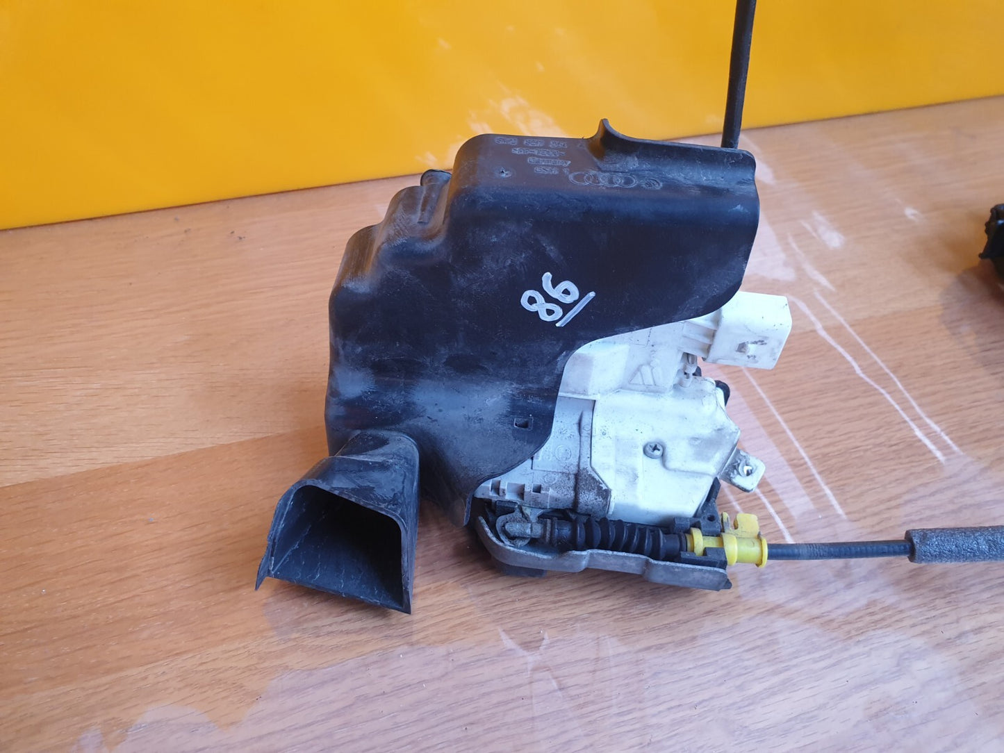 ✅2018 AUDI A4 B9 S LINE 2.0TDI FRONT RIGHT DOOR LOCK 8W2837350A + WARRANTY A086 - Image 2
