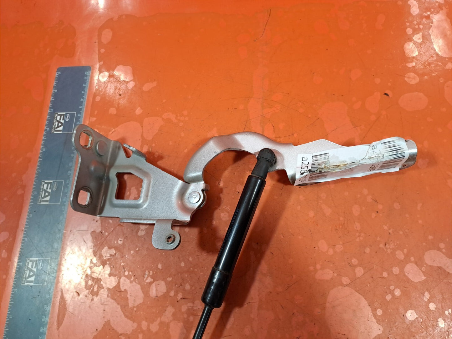 ✅Renault Trafic III Sl27 Sport 2016 1.6 Diesel BONNET HINGE &STRUT &BRACKET A256 - Image 9