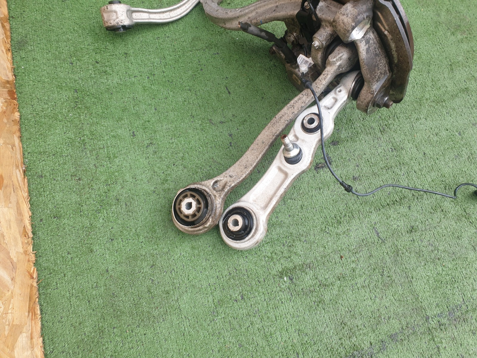 ✅Mercedes C Class W205 2014 Wheel Hub Front Left A2052100 + Warranty A147 - Image 6
