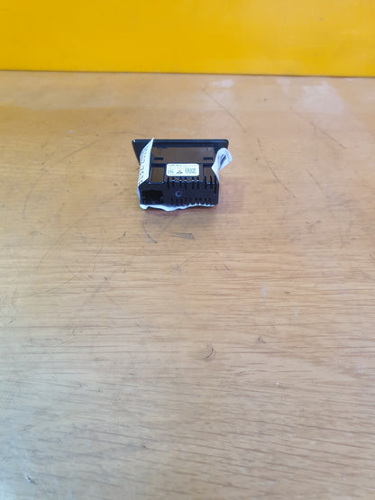 ✅VW T-ROC LIFE 1.5 PETROL 2022 REAR CENTRE CONSOLE USB SOCKETS 2G6035954 A192 - Image 6