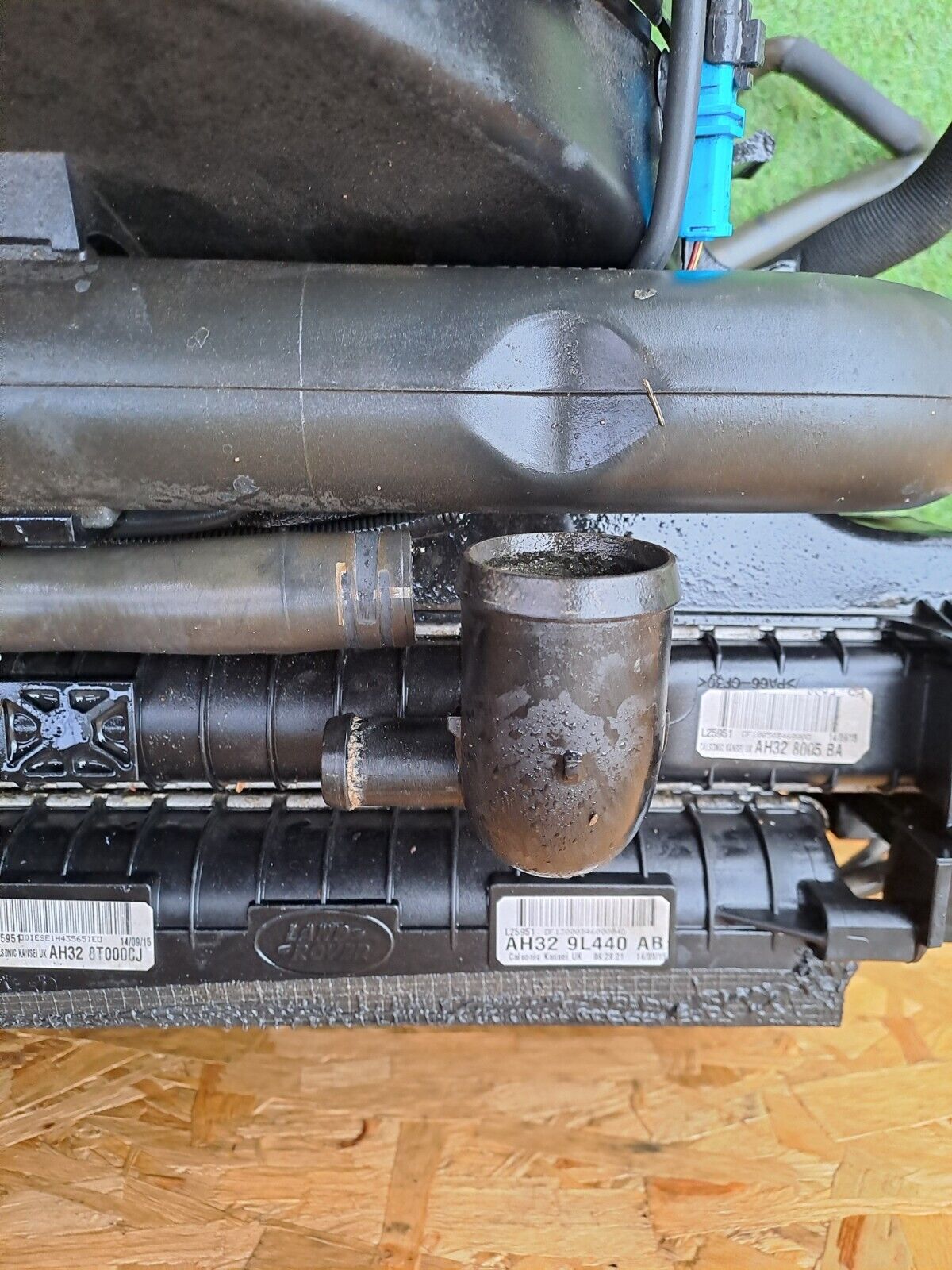 Land Rover Discovery 4 3.0 Diesel 2015 Radiator AH32-9L440-AB AH32-8005-BA A220