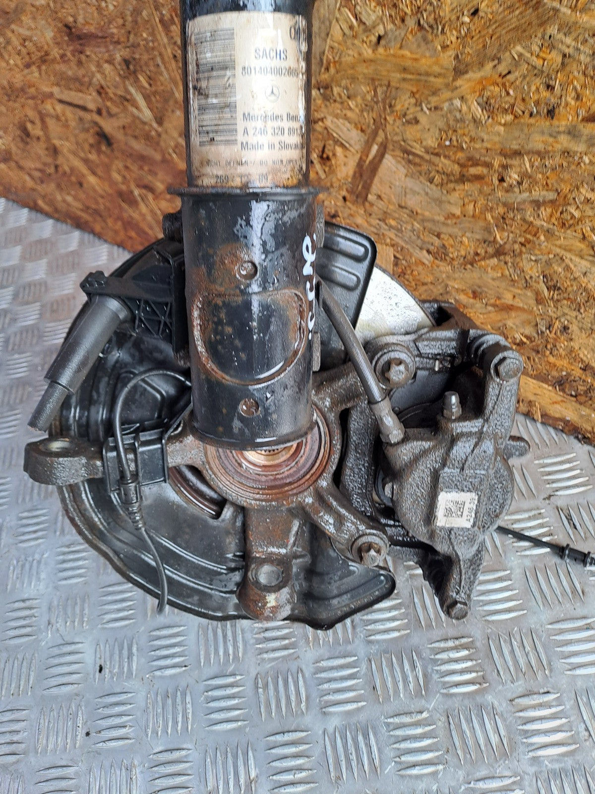 ✅MERCEDES B180 W246 1.8 DIESEL 2012 FRONT LEFT SUSPENSION LEG HUB A2463208913 - Image 9