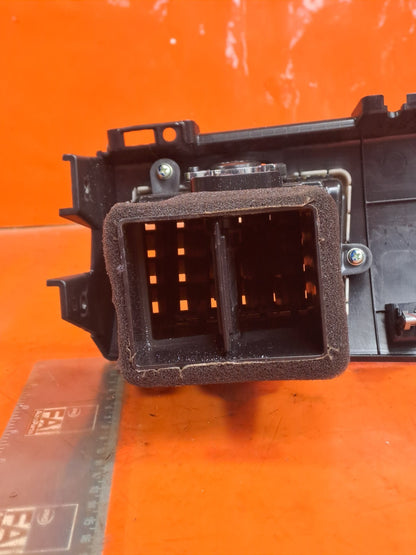 ✅Ssangyong Korando S 2013 2.0 Diesel DASHBOARD AIR VENT GRILL PANEL 6963A-34001 - Image 5