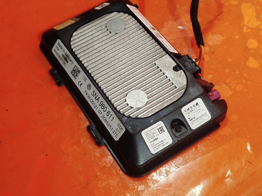 ✅VW GOLF R-LINE MK8 2.0 DIESEL 2020 WIRELESS PHONE CHARGER MODULE 5NA980611A - Image 2