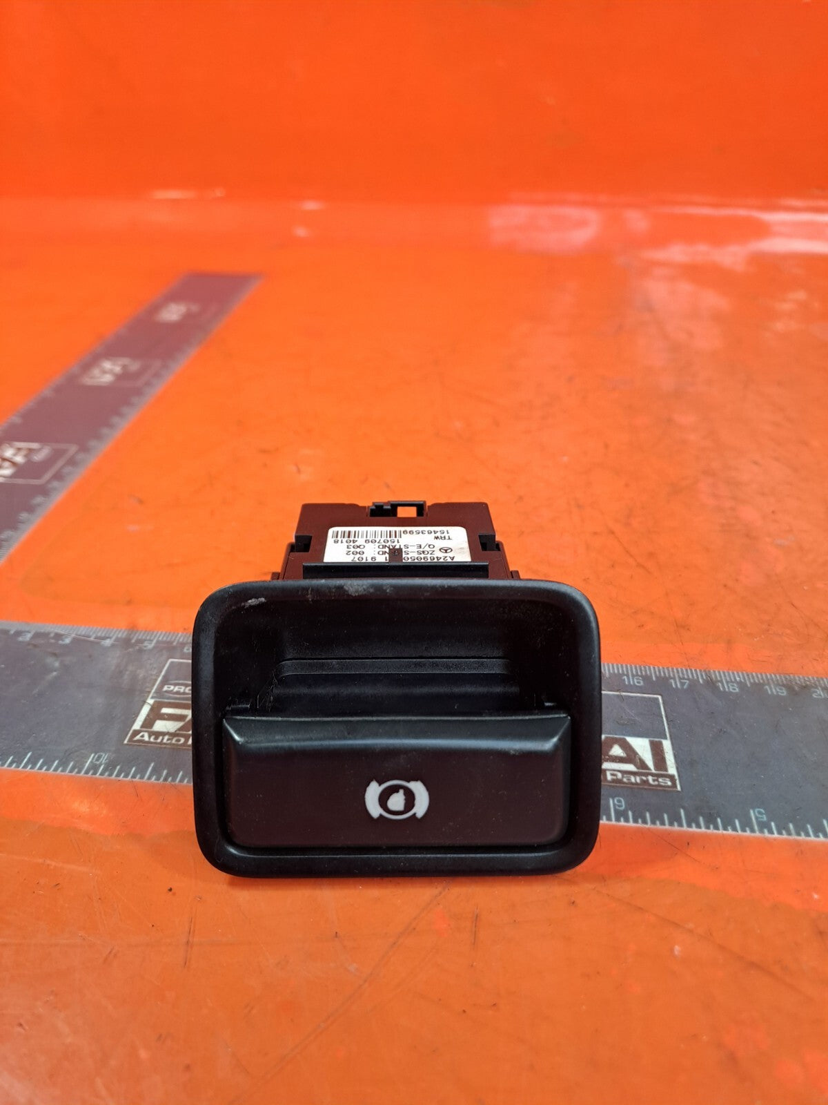 ✅MERCEDES W176 A180 1.5 DIESEL 2015 HANDBRAKE RELEASE SWITCH A2469050451 A235 - Image 1