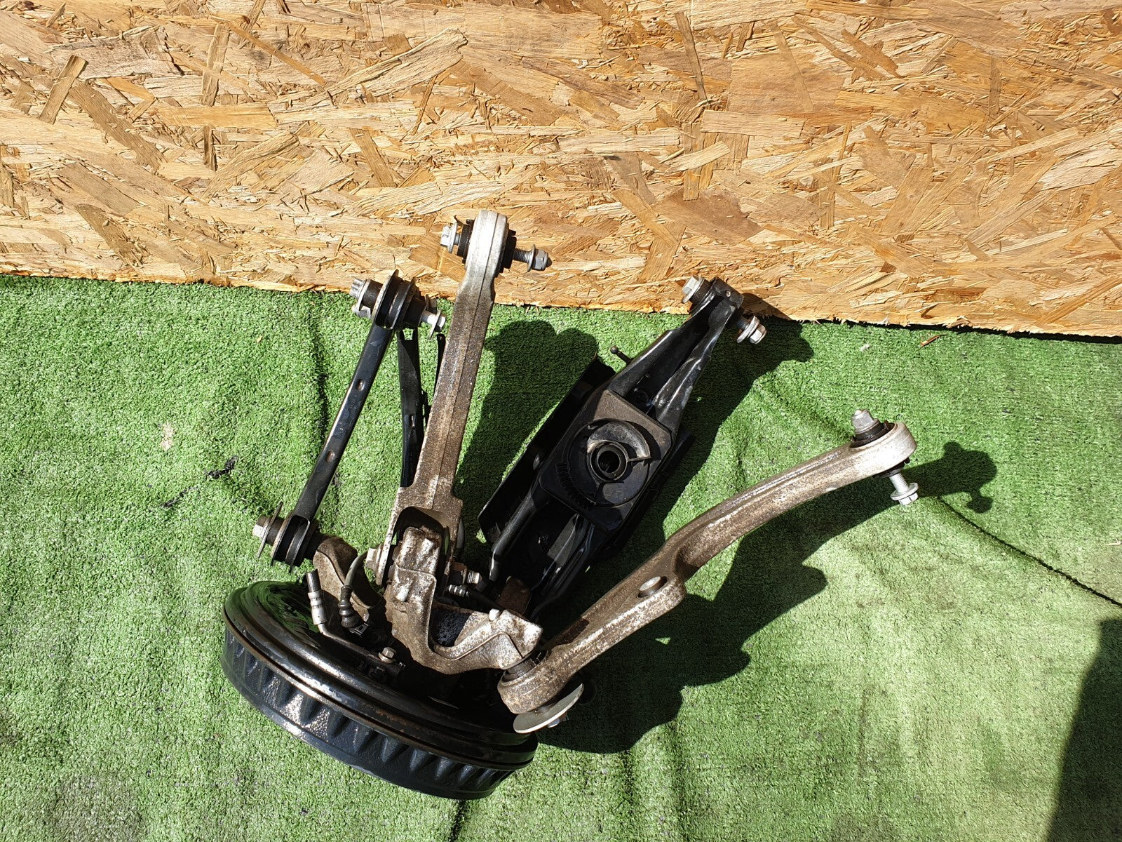 CUPRA BORN V2 Ev 2023 REAR LEFT WHEEL HUB SPINDLE WITH CONTROL ARMS 1EA505435M - Image 7