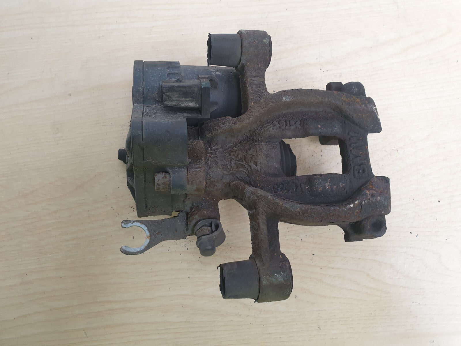 BMW F46 216D 1.5 DIESEL 2018 LEFT REAR BRAKE CALIPER - Image 1