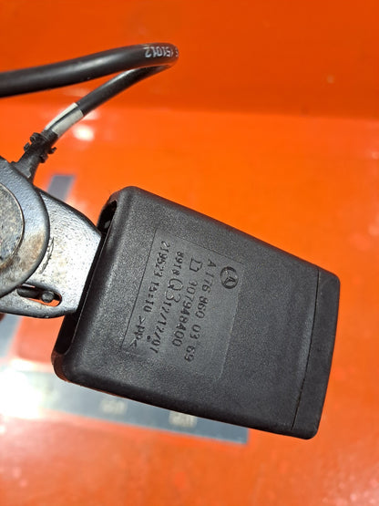 ✅MERCEDES W176 A180 1.6 PETROL 2012 REAR LEFT SEAT BELT BUCKLE A1768600369 A213 - Image 10