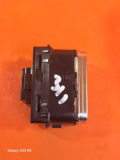 ✅MERCEDES A180 SPORT 1.3 PETROL 2025 REAR RIGHT WINDOW SWITCH A1679050201 A311 - Image 6