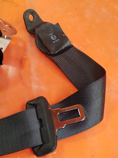 ✅RENAULT CLIO V 1.6 PETROL 2025 REAR CENTRE SEAT BELT 888509558R 642976100C A331 - Image 5