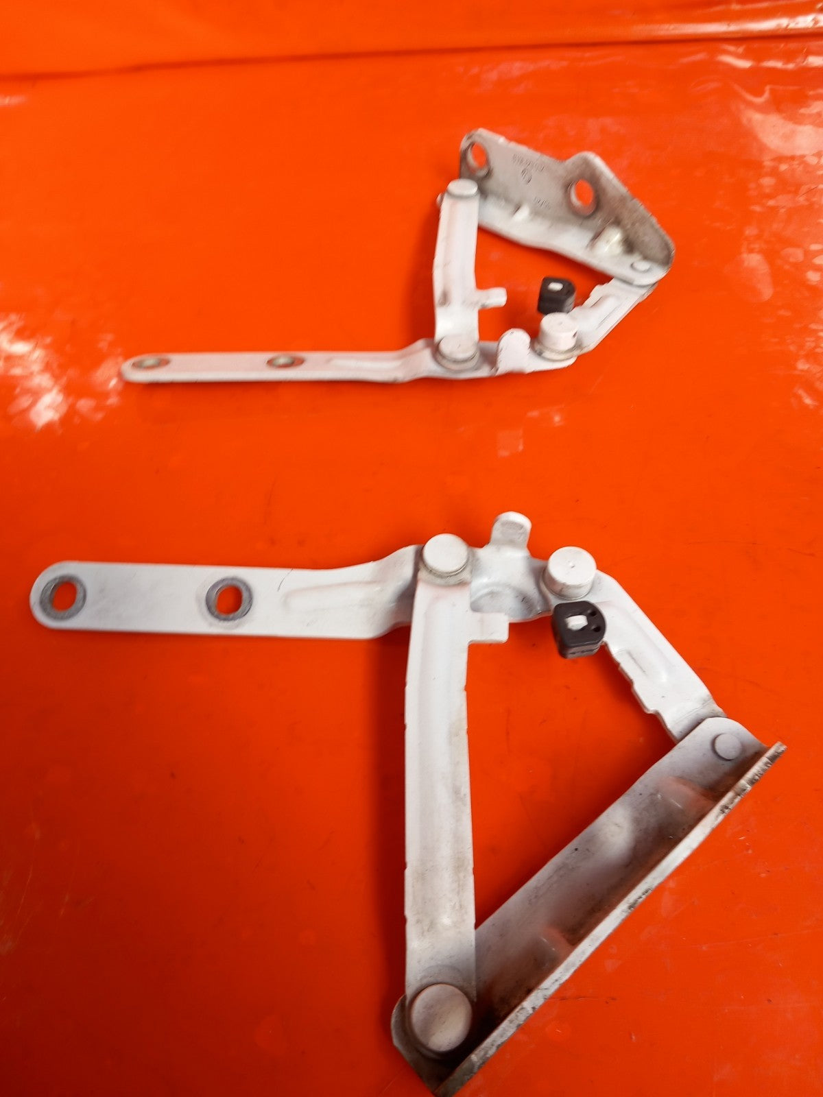 VW Transporter T30 2.0 Diesel 2021 Bonnet Hinges Pair 7E0823301B 7E0823302B A410 - Image 6