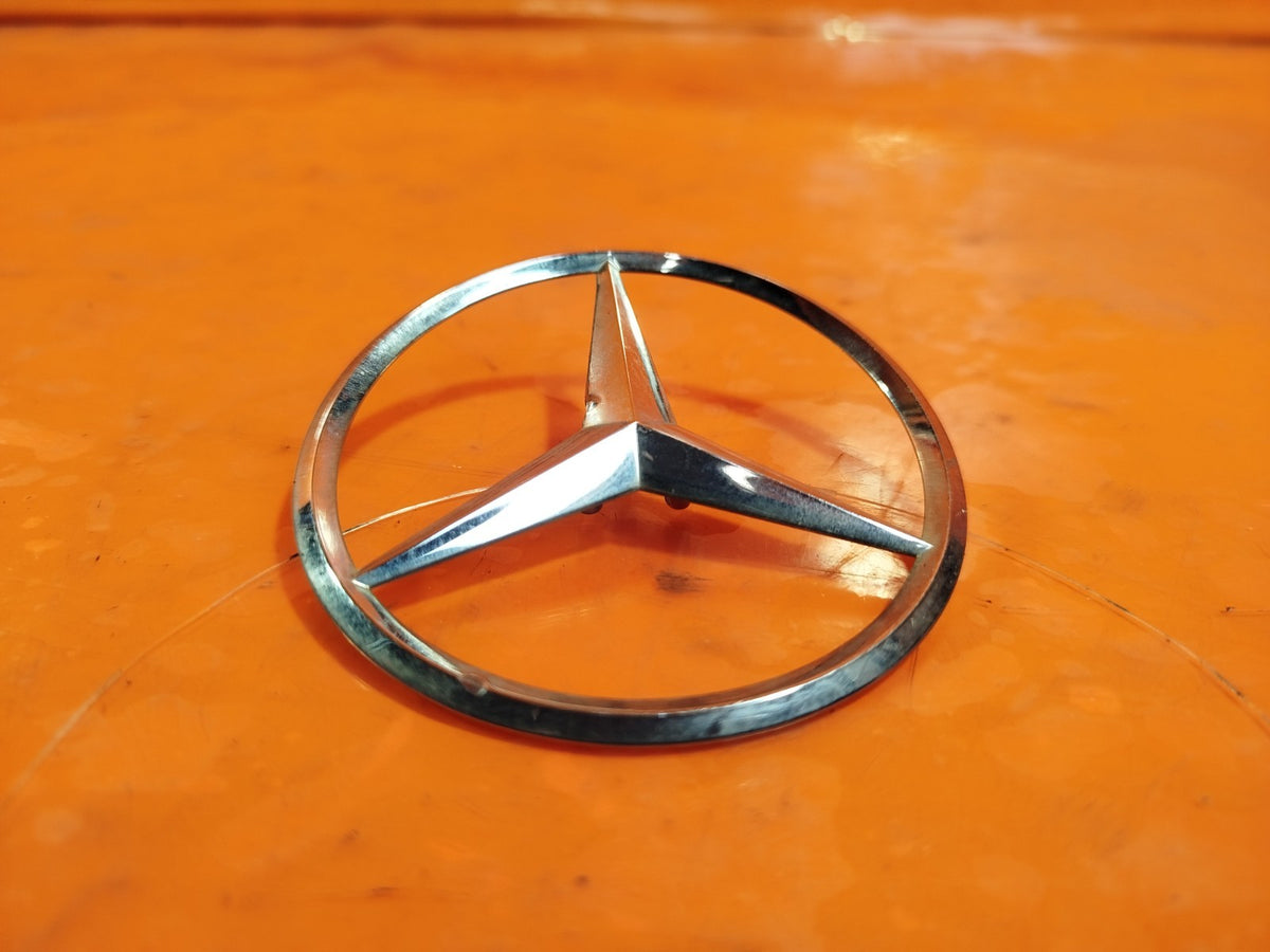 2014 Mercedes C Class W205 Rear Tailgate Boot Lid Badge A2058174500 A084 - Image 2