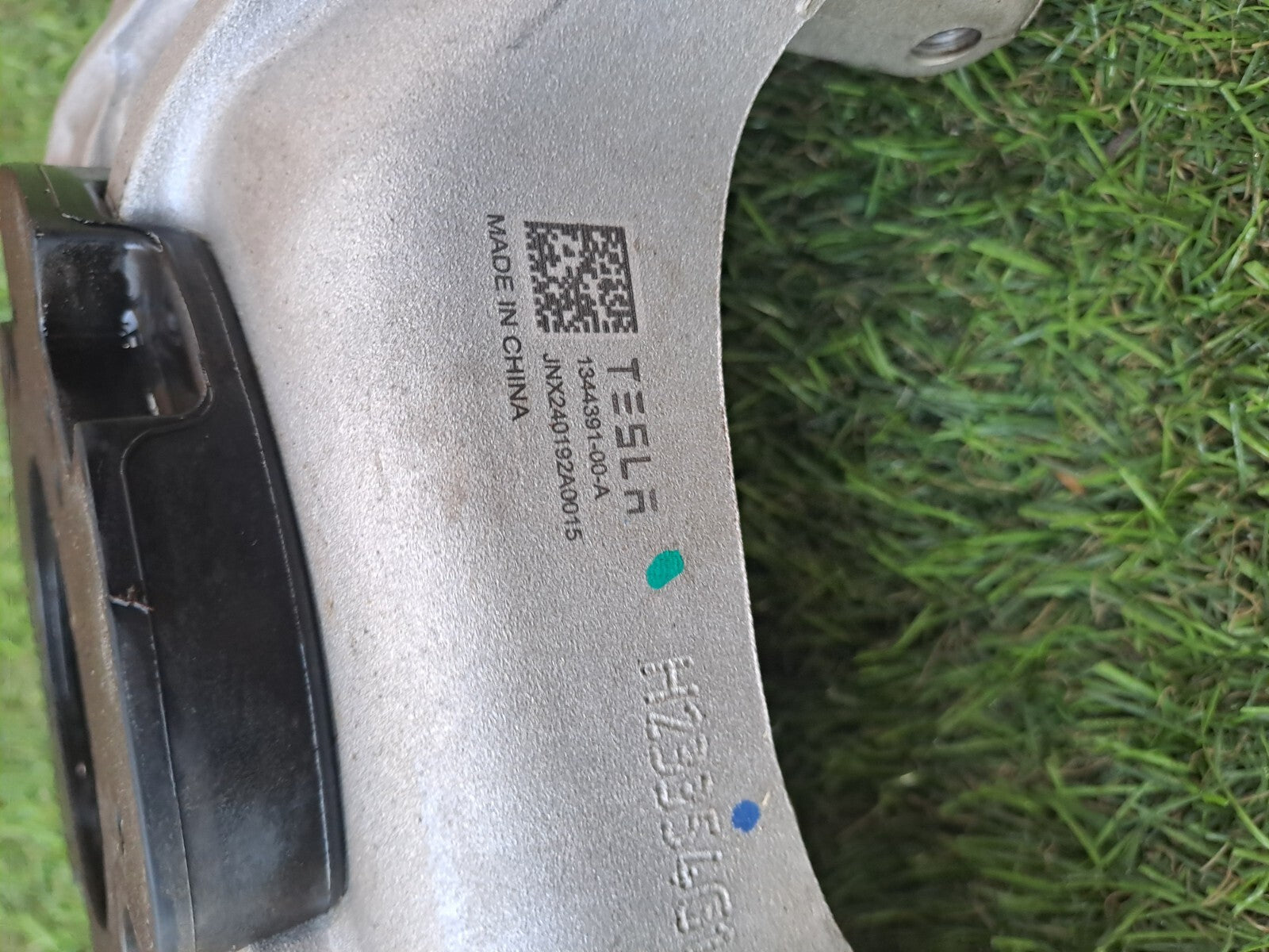 2024 TESLA MODEL 3 LONG FRONT LEFT STRUT UPPER HOLDER 1044032-00-C A207 - Image 6