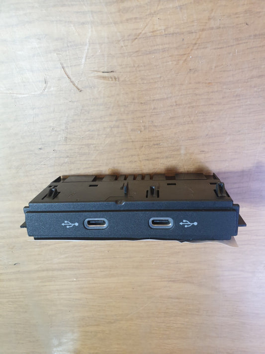 ✅2023 CUPRA FORMENTOR FRONT CENTRE CONSOLE USB-C PORT SOCKET 5NA035736 +WARRANTY - Image 1