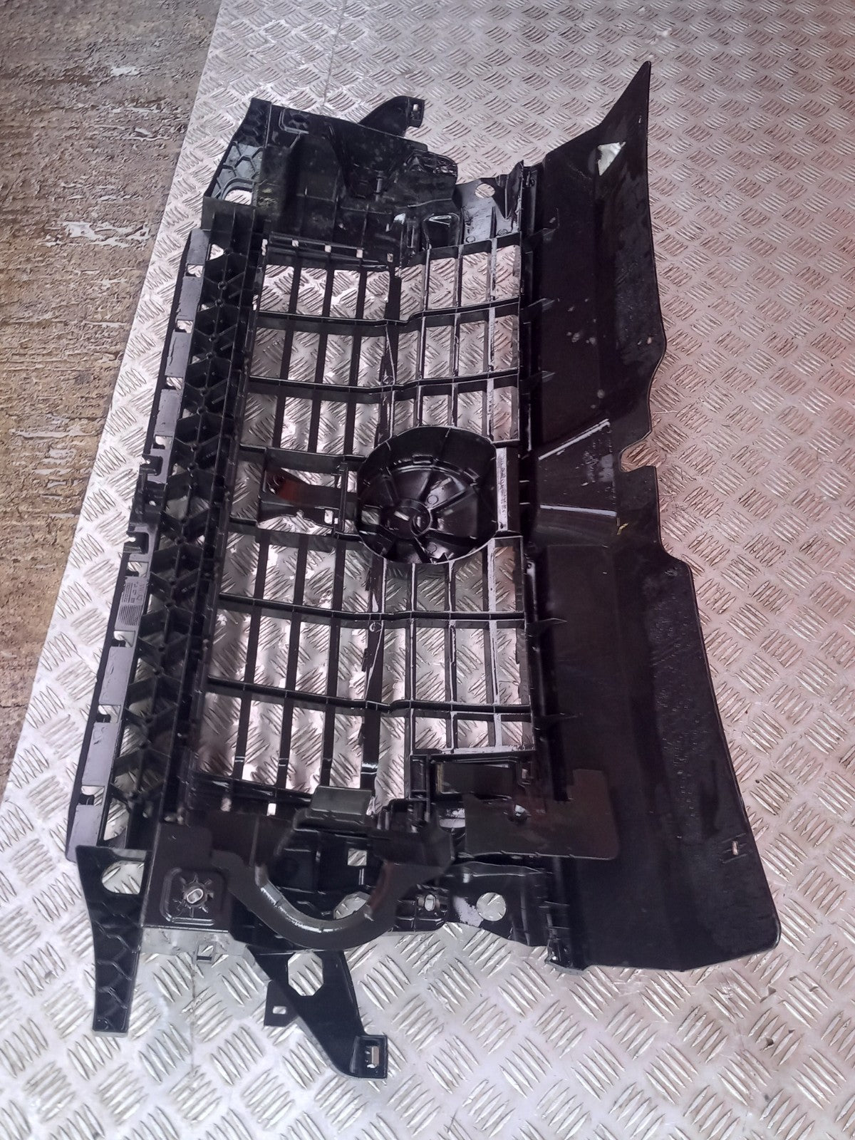 2021 VW Transporter T30 Front Grill w/ Radar Support Panel 7LA8076 Warranty A410 - Image 8