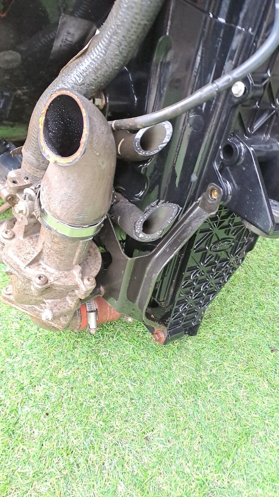 Land Rover Discovery 4 3.0 Diesel 2015 Radiator AH32-9L440-AB AH32-8005-BA A220