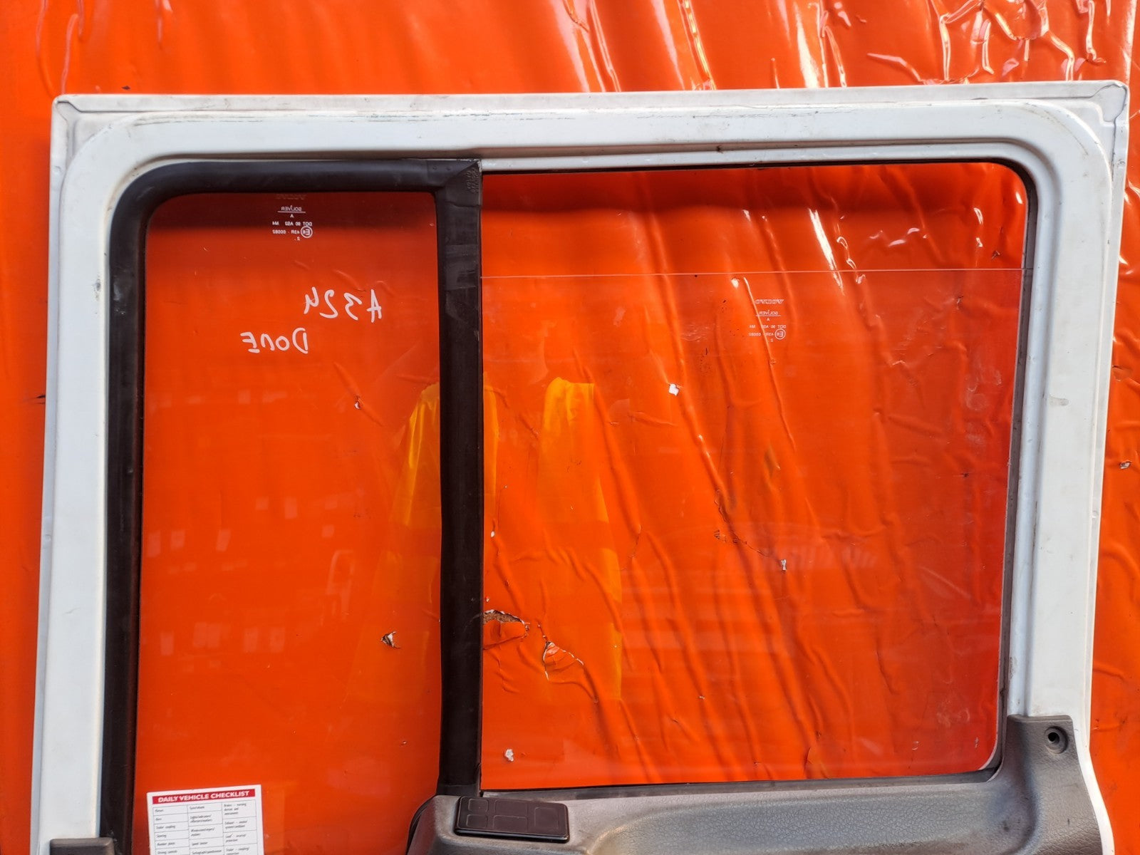 ✅Volvo FL 5.5 Diesel 2003 Front Right Door Bare White Warranty A324 - Image 9