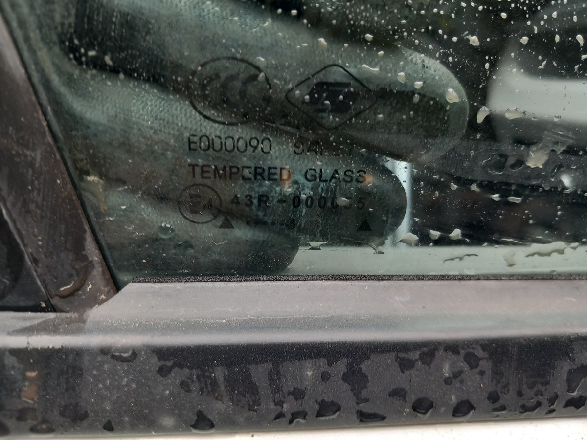 2023 Maxus Deliver 9 Front Right Quarter Window Glass Warranty A425 - Image 4