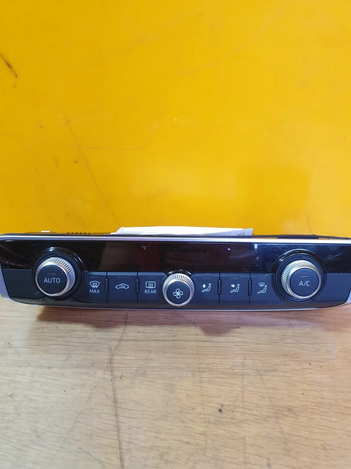 Audi A3 E-Tron 1.4 Petrol 2015 A/C Heater Climate Control Panel 8V0820043F A204 - Image 2