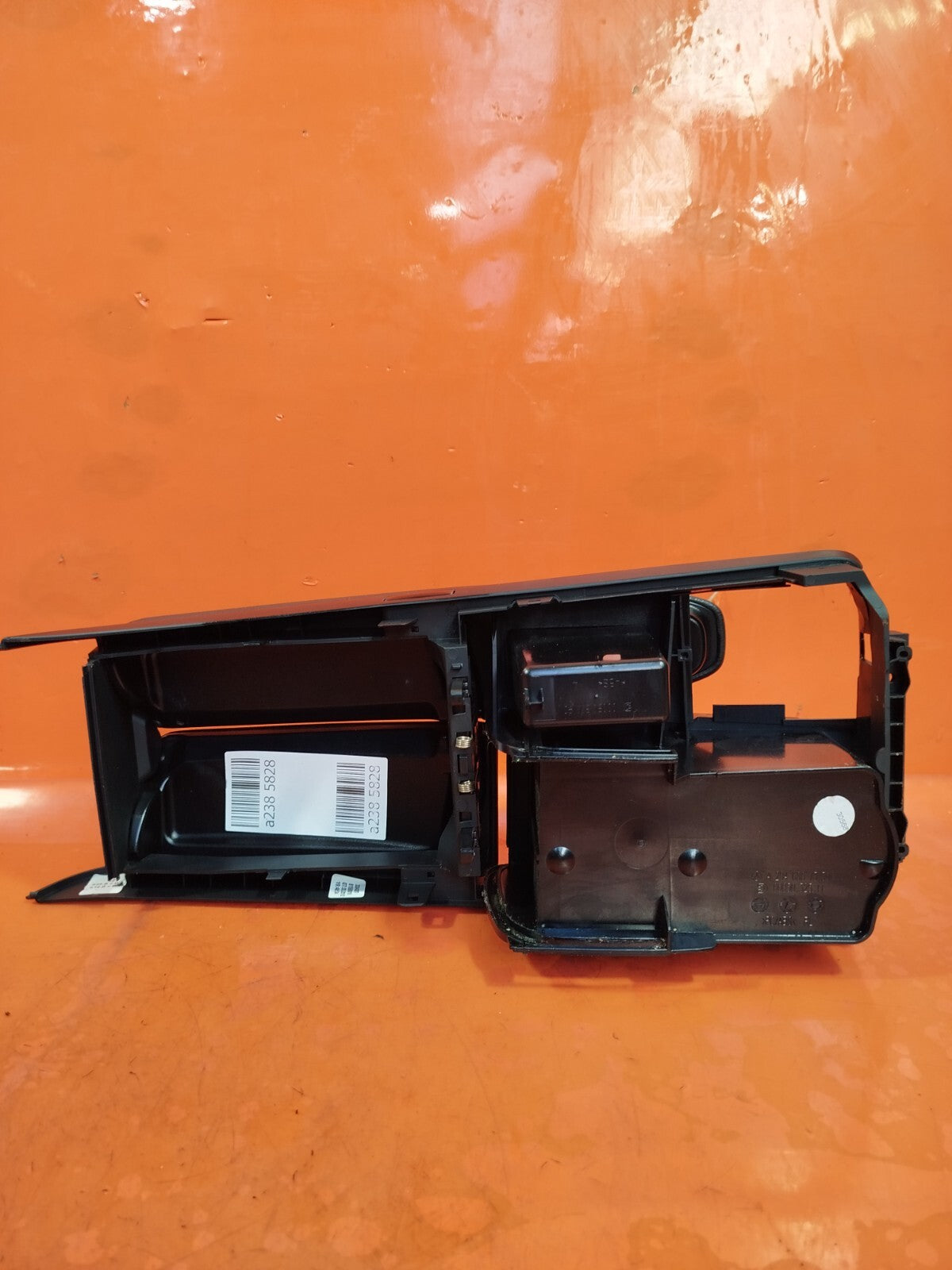 ✅MERCEDES W204 C220 AMG SPORT 2.1 DIESEL 2012 CENTRE CONSOLE LEATHER ARMREST - Image 12