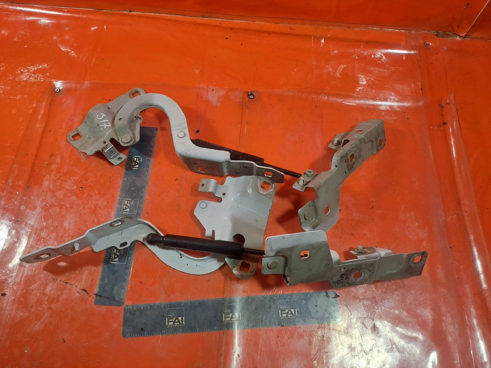 ✅2015 RENAULT ZOE DYNAMIQUE BONNET HINGE LEFT & RIGHT 654009955R + WARRANTY A317 - Image 1