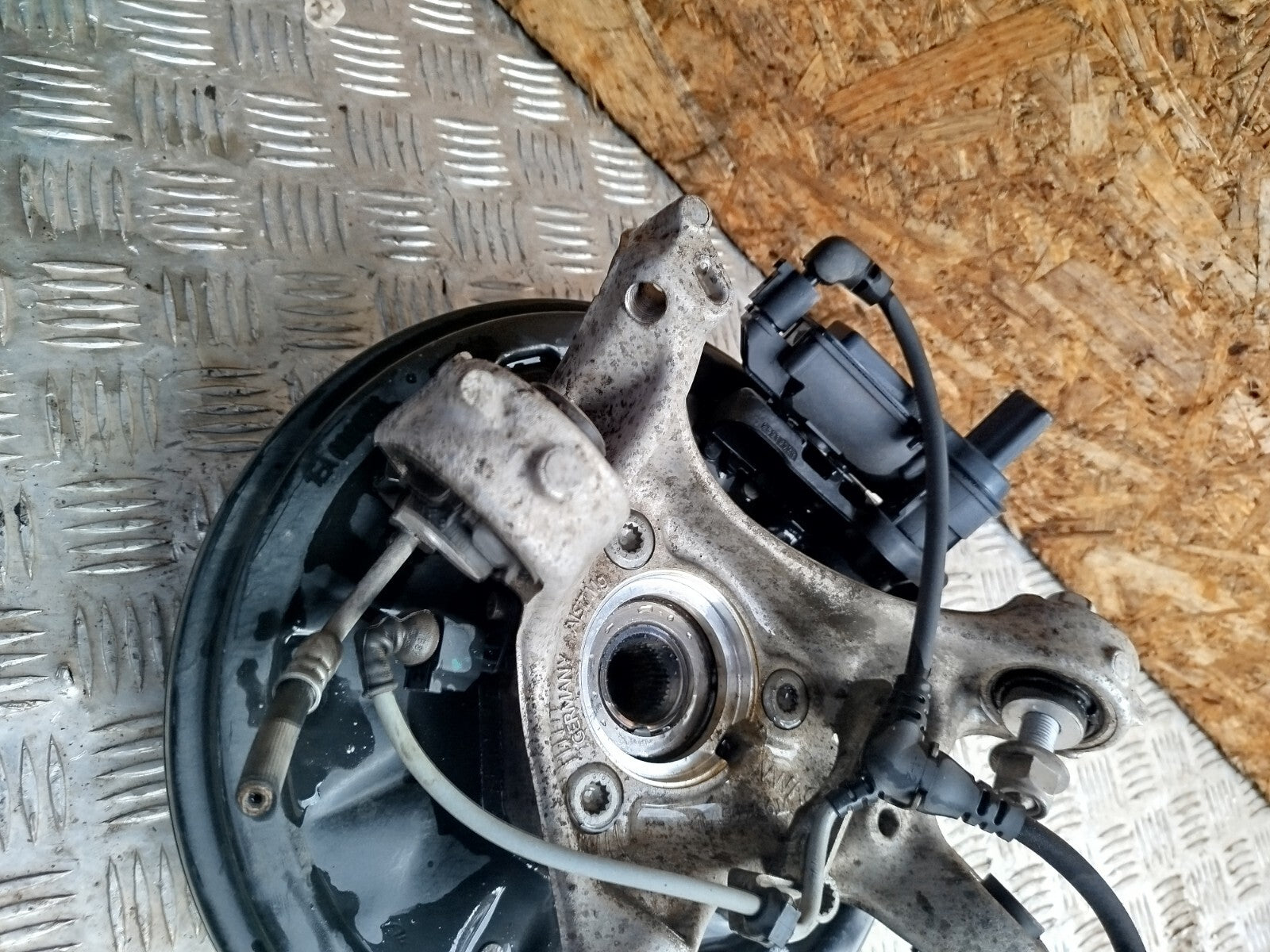 ✅CUPRA BORN V2 Ev 2023 REAR RIGHT WHEEL HUB SPINDLE WITH CONTROL ARMS Warranty - Image 6
