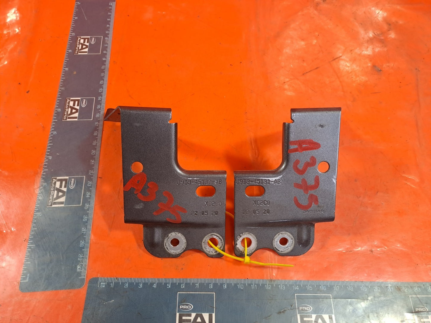 ✅Jaguar I-Pace Ev400 X590 2020 Rear Right & Left Brackets Pair J9D345130AB A375 - Image 1
