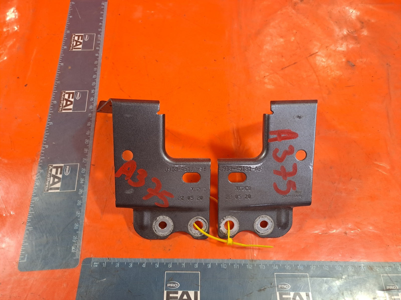 ✅Jaguar I-Pace Ev400 X590 2020 Rear Right & Left Brackets Pair J9D345130AB A375 - Image 1