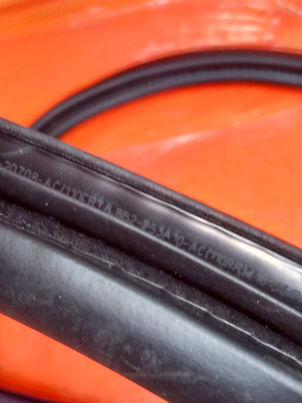 Land Rover Defender L663 3.0 Diesel 2025 Rear Right Door Seal Rubber L8B220708AC - Image 10