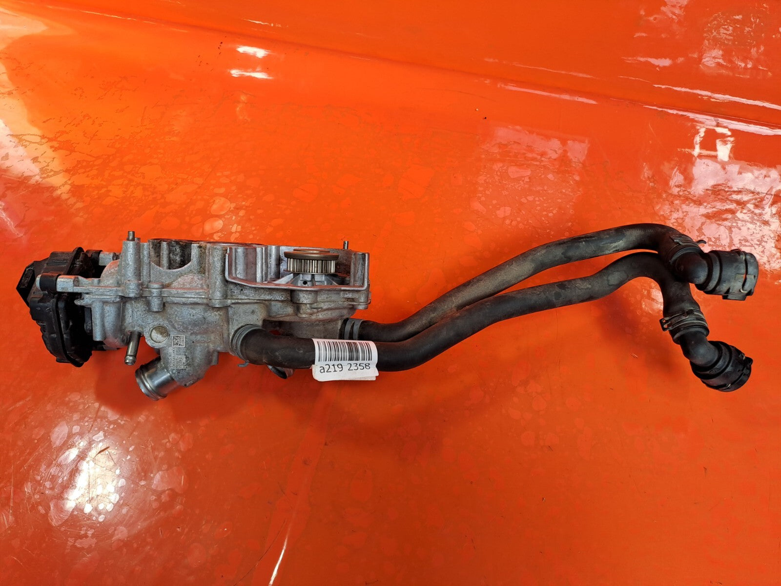VW TAIGO LIFE 1.0 PETROL 2023 WATER COOLANT PUMP THERMOSTAT HOUSING 05E907593 - Image 4