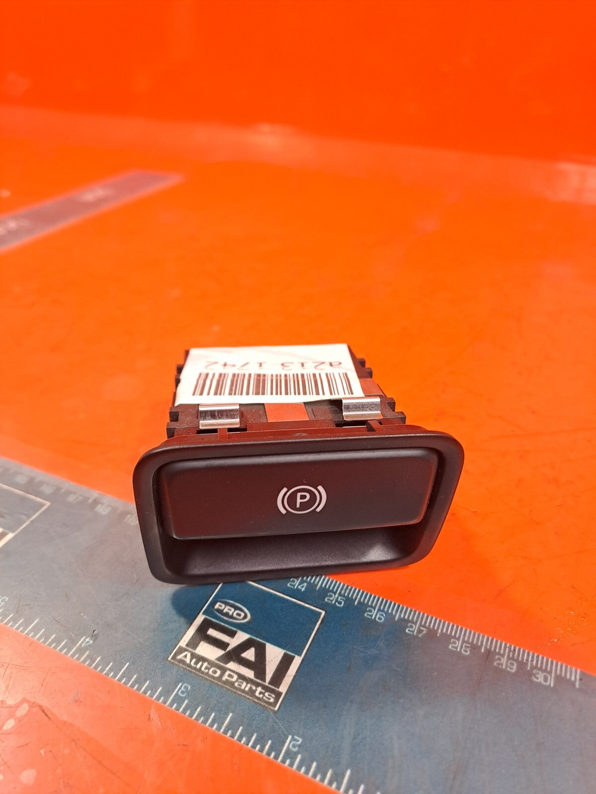 ✅MERCEDES W176 A180 1.6 PETROL 2012 HANDBRAKE RELEASE SWITCH A2469050451 A213 - Image 3