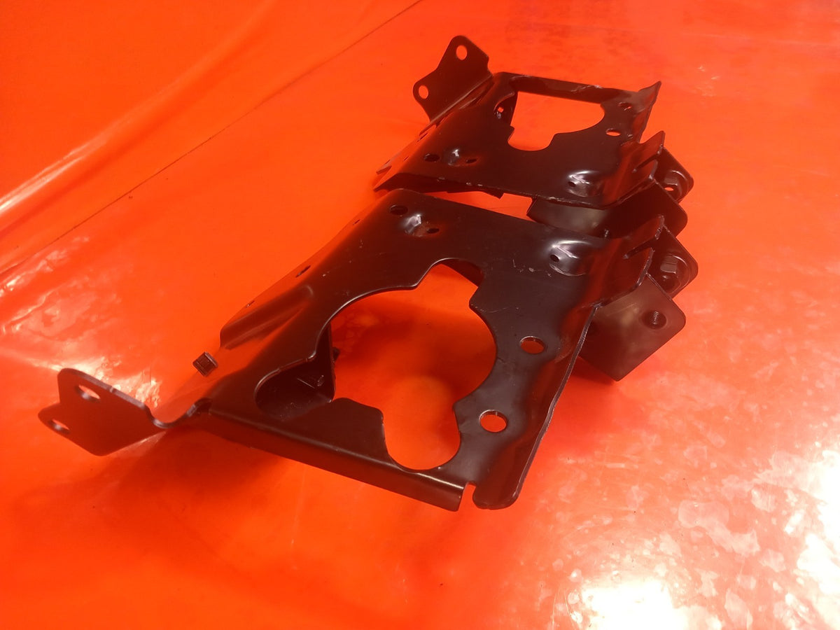 2025 Land Rover Defender L663 Bracket Pair Left Right N8B2-607A98-AC A396 - Image 6